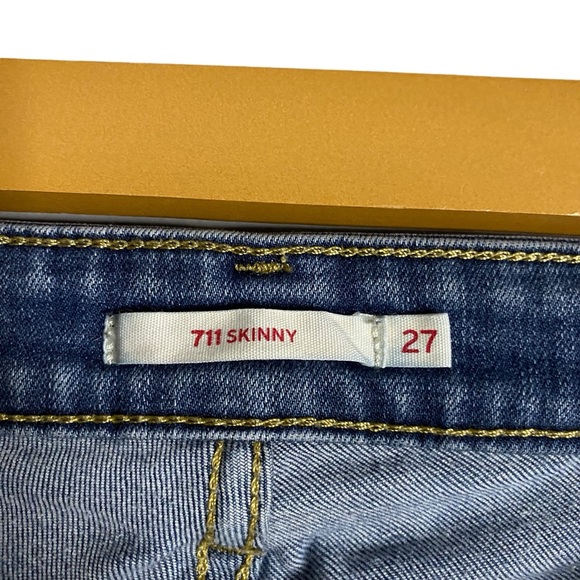 Levi's Women's Medium Indigo 711 Skinny Denim Jeans - Picture 4 of 10